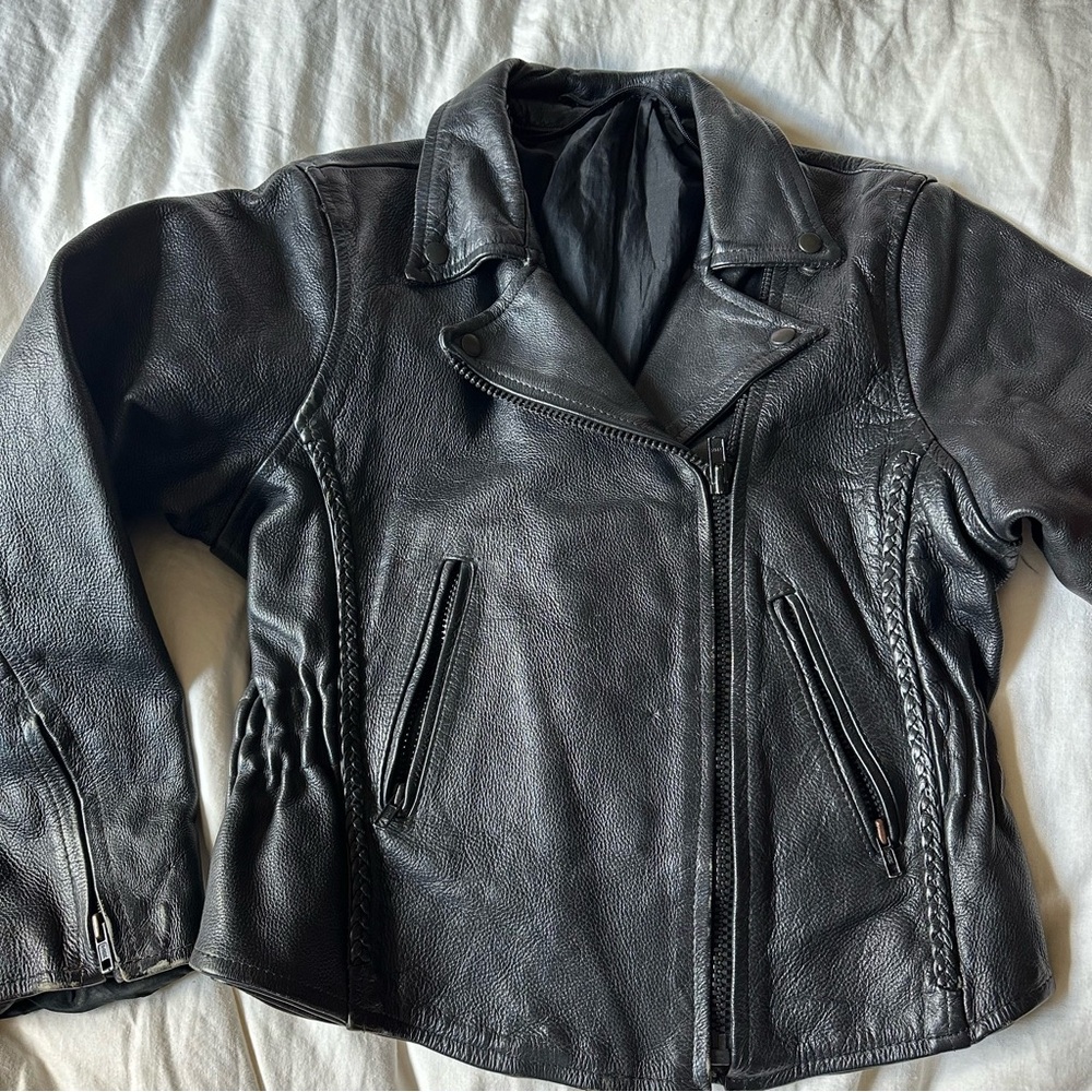 Vintage Leather Moto Jacket | lined & beautiful details | size small/medium - Picture 9 of 11